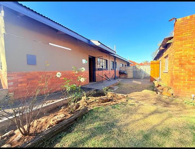 4 BEDROOM HOUSE FOR SALE IN VANDERBIJLPARK CE 2